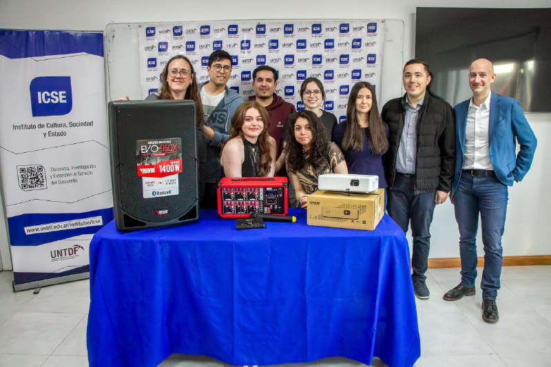 EL MUNICIPIO ENTREGÓ PREMIOS A LA UNTDF POR LA DIGITAL HACKATHON 2025