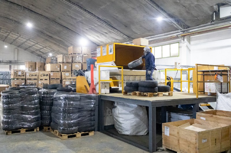 EL MUNICIPIO LLEVA ADELANTE LA TRITURACIÓN DE CUBIERTAS PARA ENVÍO AL CONTINENTE