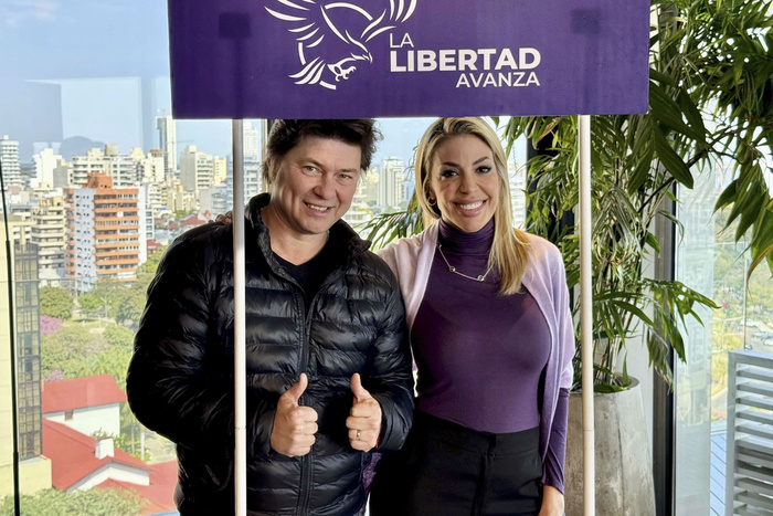 Crisis en el Oficialismo: Derrota en Corrientes y Escándalos Sombrean la Antesala de las Elecciones Bonaerenses