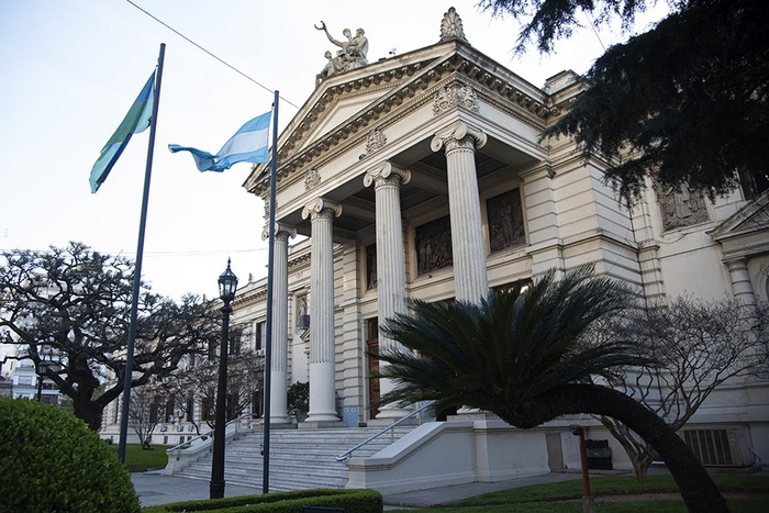 Una Provincia en la Encrucijada: Kicillof y la Oposición Miden Fuerzas en las Urnas