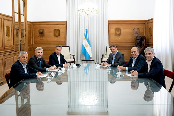 El Gobierno de Milei profundiza su plan de ajuste pese al revés electoral y desata el enojo de las provincias