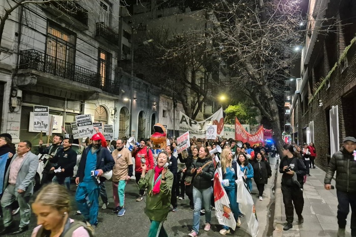 Clamor Popular Resuena en las Calles en Defensa de la Salud y la Educación