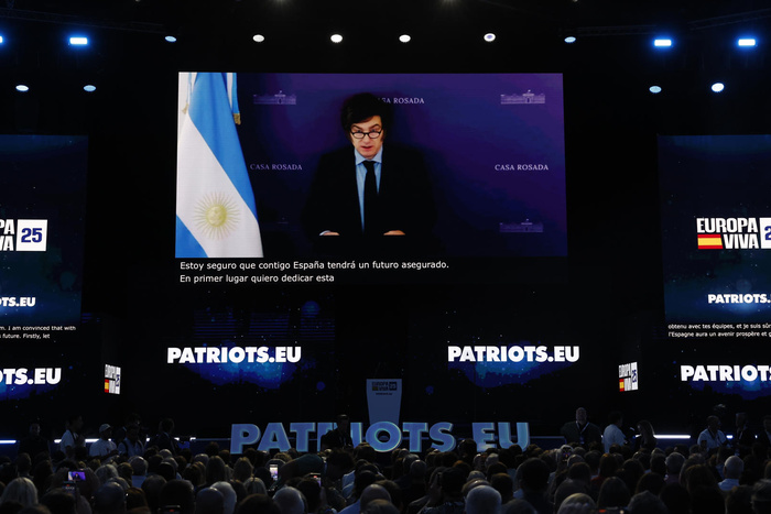 Milei se dirige a la ultraderecha española por video tras crisis interna y escándalos en Argentina