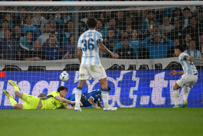 Racing Rescribe su Historia con Corazón y un Pase a Semifinales
