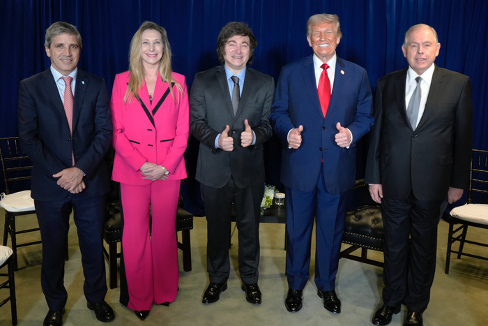 Milei asegura un respaldo crítico de Trump en Nueva York mientras la economía argentina espera un salvataje