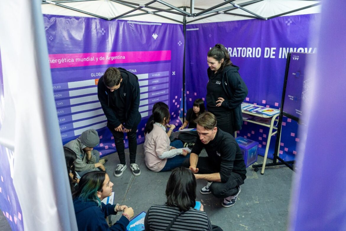 La Sala De Escape De Fundación YPF Llegó A Colegios De Ushuaia