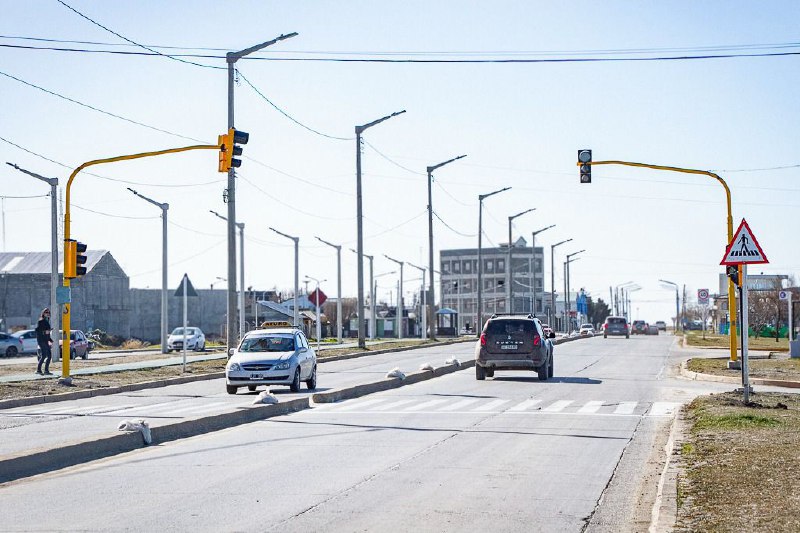 EL MUNICIPIO INSTALÓ NUEVOS SEMÁFOROS EN LA CIUDAD