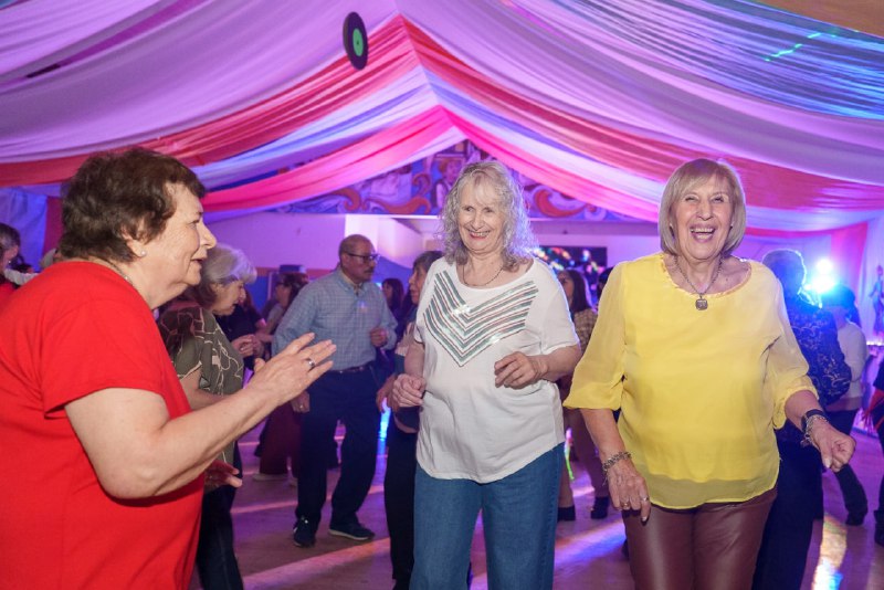 Matiné +60 Llega A Tolhuin: Una Noche De Baile, Encuentro Y Alegría Para Las Personas Mayores