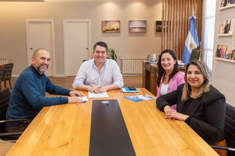 EL MUNICIPIO DE RÍO GRANDE Y CLACSO REFUERZAN SU COMPROMISO CON LA CAPACITACIÓN Y EL SERVICIO A LA COMUNIDAD