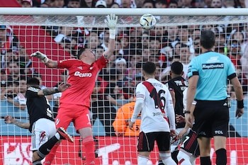 Crisis en el Monumental: La Derrota ante Riestra Desata un Terremoto en River Plate