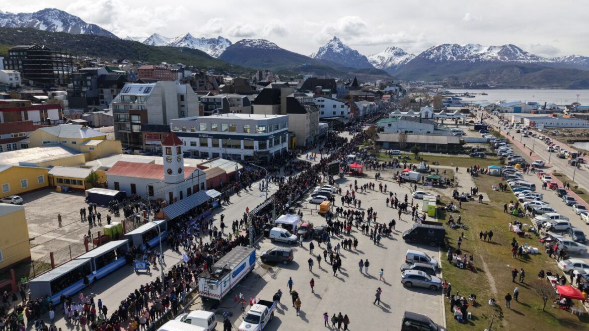 La Comunidad De Ushuaia Volvió A Ser Protagonista Del Cumpleaños De La Ciudad