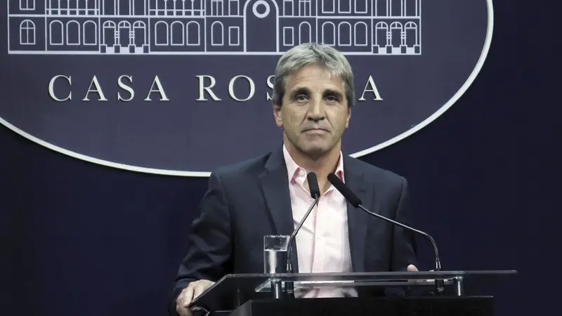 Caputo descarta una devaluación y la dolarización, y ratifica el rumbo económico tras el viaje a EE.UU.