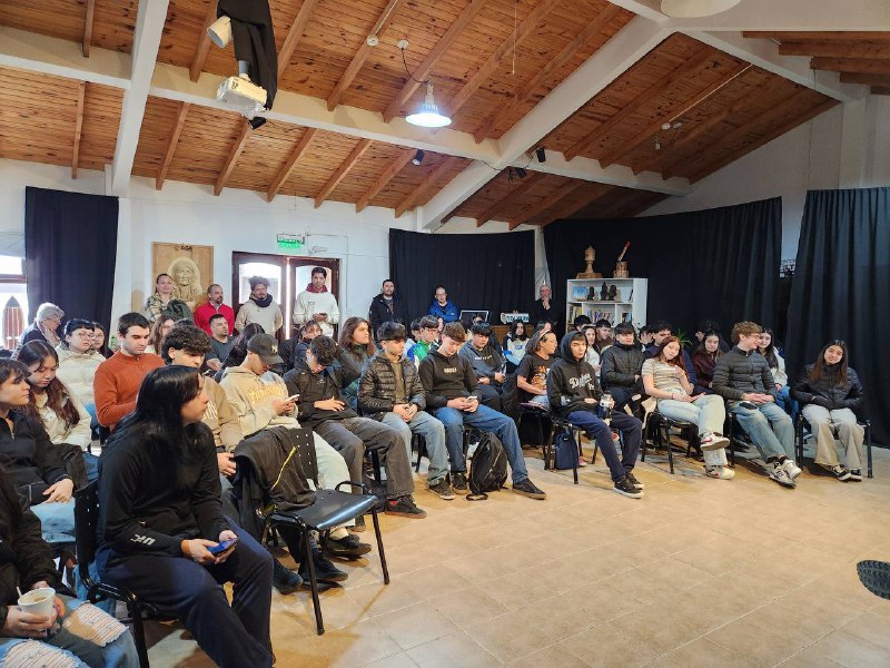 Estudiantes del Trejo Noel debatieron sobre Filosofía y Política junto a candidatos locales