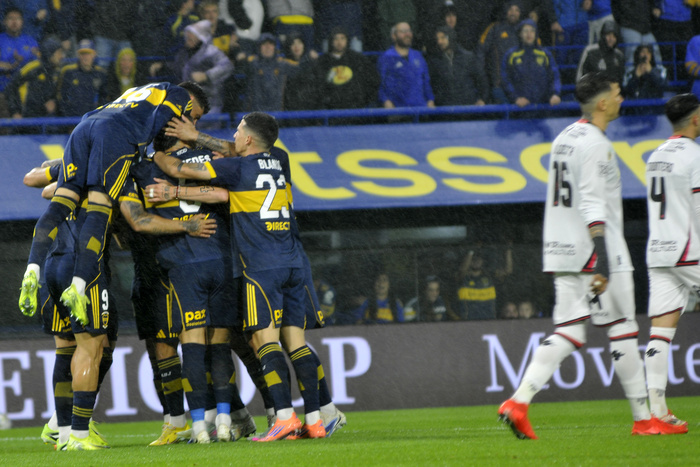 Boca Brilla con una Victoria Aplastante y Asume el Liderato