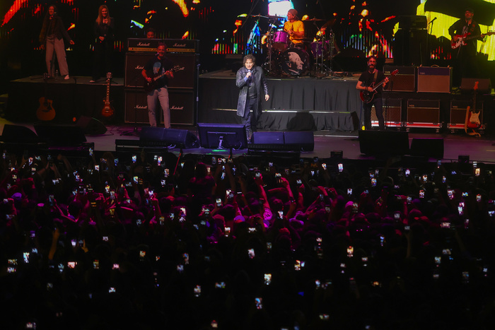 El Presidente en su laberinto: un show rockero para relanzar una campaña en medio de la tormenta