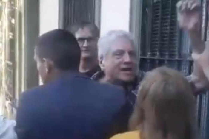 Agresión Física en Mitin Libertario: Militante Golpea a Mujer en Quilmes