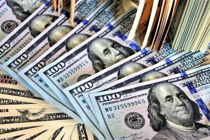 La Promesa Esotérica de Dólares Choca con la Realidad Económica