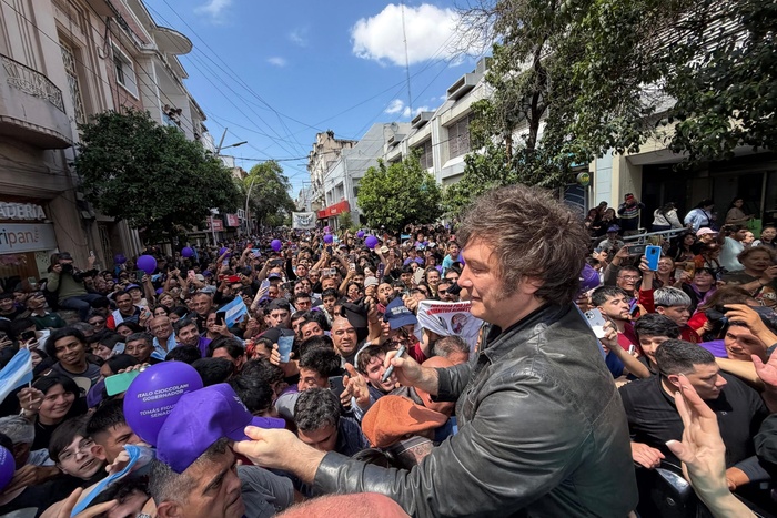 Un Jefe de Estado Asediado: Milei Recorre el Norte entre Protestas y Promesas de Apoyo Extranjero