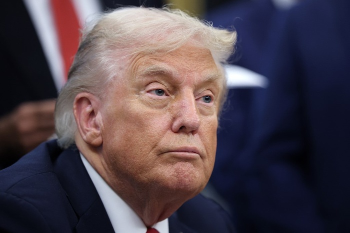 Trump Retrata a la Argentina en una Agonía Económica y Anuncia Posible Auxilio