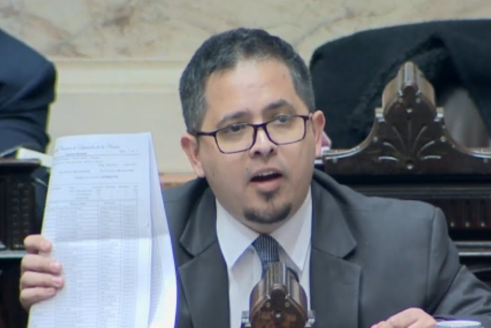Denuncian a diputado fueguino por desviar fondos públicos para financiar su partido