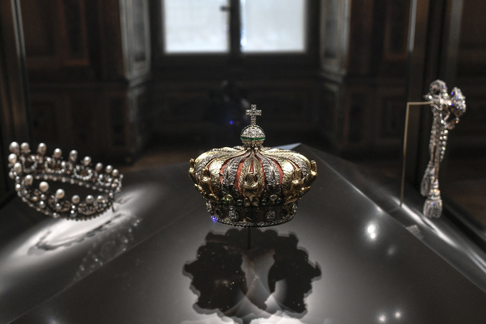 Avalancha Investigativa por el Megarobo al Louvre: Joyas de Valor Incalculable en Peligro