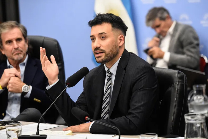 El Gobierno Apuesta a una Nueva Ley de Reformas en un Contexto de Tensión Política y Presiones Externas