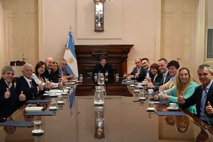 Crisis en el Gabinete: La Renuncia de Werthein Desnuda una Guerra Interna a Solo Días de las Elecciones