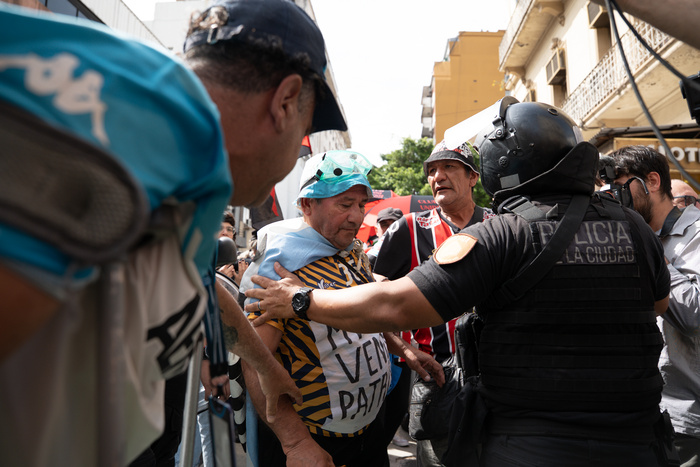 Represión a Jubilados en el Congreso: Un Anciano Resulta con Fracturas y Denuncian Abuso Desmedido