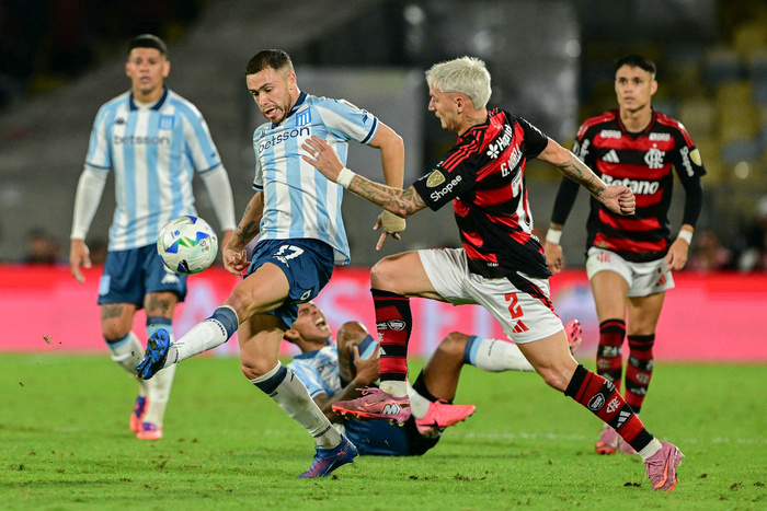 Un Golpe Tardío Condena a Racing en el Maracaná