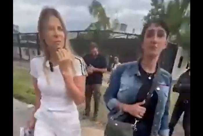 Un Desliz Ortográfico Desata Polémica en la Campaña Bonaerense