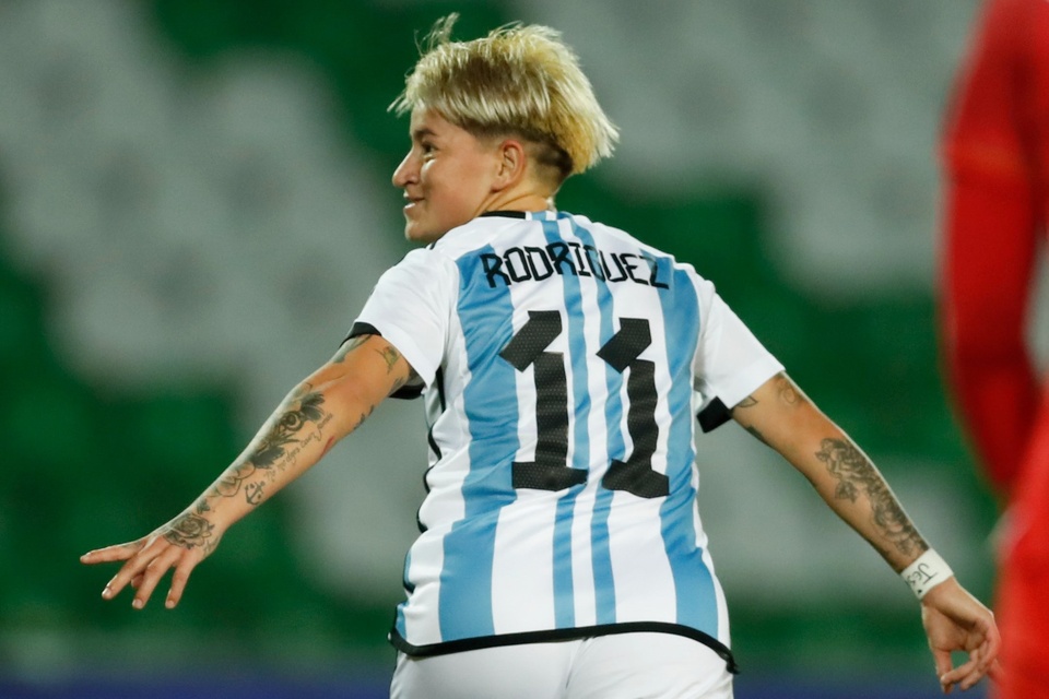 Un Nuevo Horizonte Celeste y Blanco: La Selección Femenina Inaugura su Camino al Mundial 2027