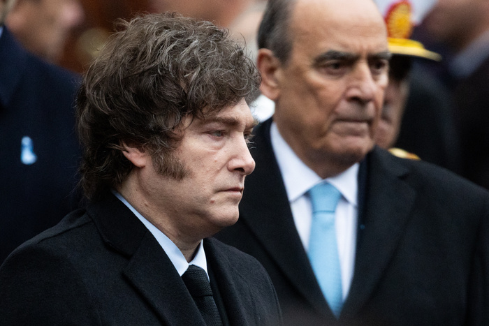 Milei Congela el Recambio Ministerial Tras el Triunfo Electoral