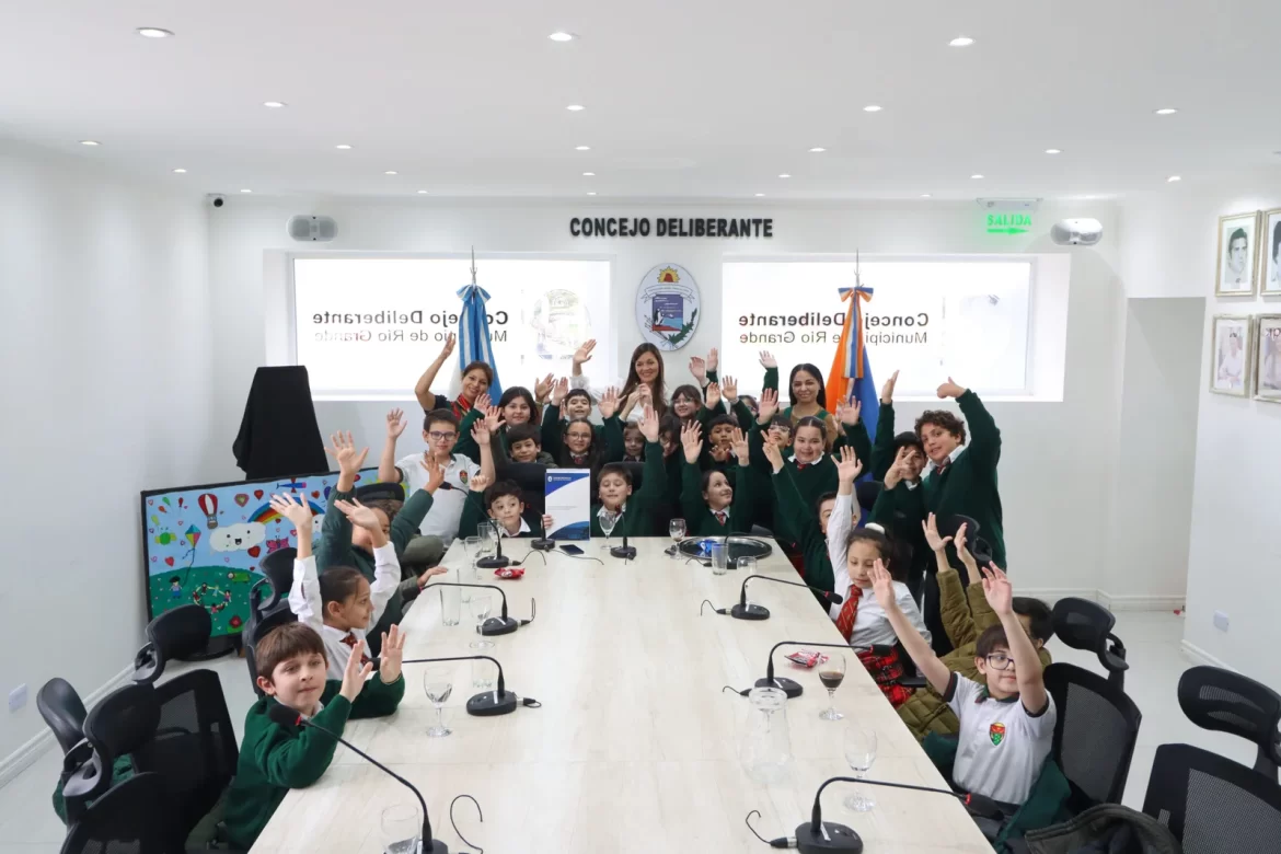 El Concejo Deliberante reconoció el proyecto educativo de los alumnos del EADEB