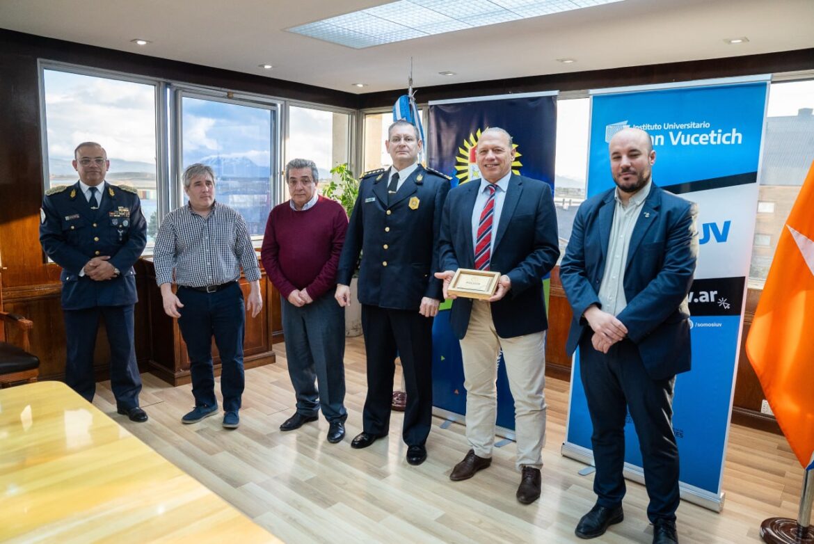 BERNI: “LA POLICÍA DE ESTA PROVINCIA ES LA QUE TIENE MEJOR IMAGEN Y MEJOR ACEPTACIÓN EN SU COMUNIDAD”