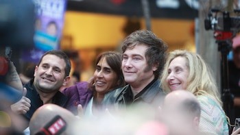 Un Gobierno en la Encrucijada: Ajustes Internos y Presiones Externas Marcan la Recta Final Electoral