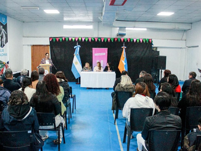 La Municipalidad De Ushuaia Entregó Certificados De Formación Laboral A Vecinos Y Vecinas