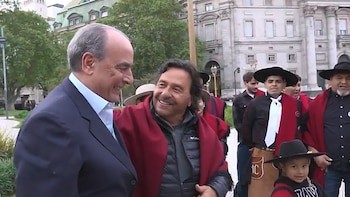Un Gobernador en la Plaza: Sáenz Exige Obras y Francos Tiende un Puente en Vísperas Electorales