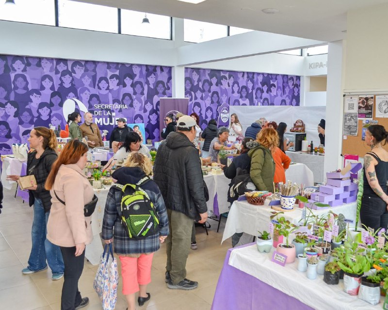 Cientos De Vecinos  Y Vecinas Asistieron A La Edición “Día De La Madre” Del Mercado Concentrador De Ushuaia