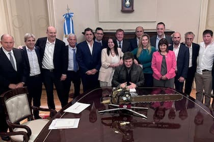 Tras el escrutinio, Milei reconfigurará su Gabinete en medio de internas y presiones