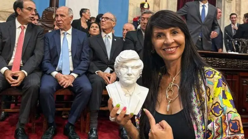 Una Silla en el Senado Bajo Asedio: La Impugnación que Amenaza el Desembarco de Lorena Villaverde
