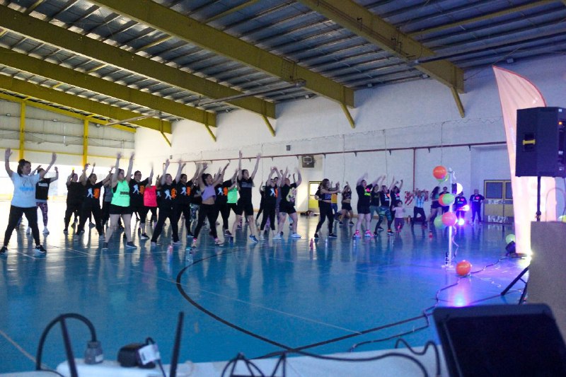 TOLHUIN VIBRÓ AL RITMO DE LA ZUMBA EN UNA JORNADA MASIVA Y ENERGÉTICA
