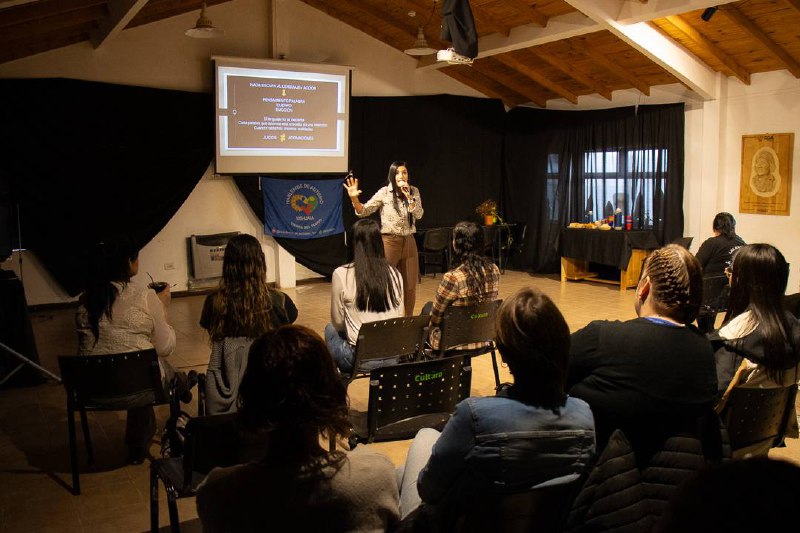 El Municipio acompañó la charla taller brindada por Karina Vimonte en Tolhuin