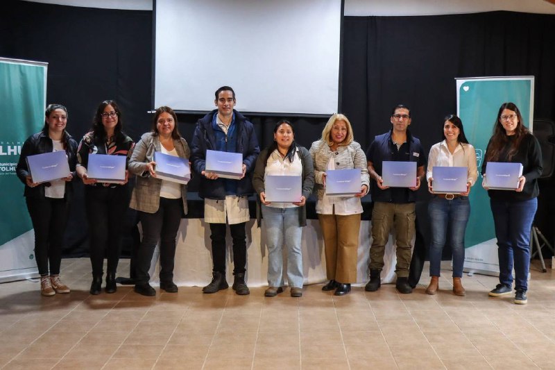 Municipio de Tolhuin acompañó a Fundación Mirgor en entrega kits de mecatrónica a escuelas locales