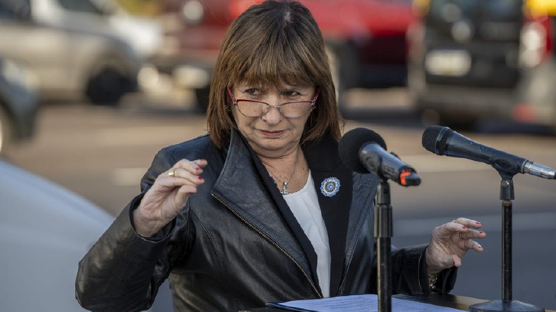 Polémica Reivindicación: El Gobierno Restablece los Nombres de Figuras Históricas Controvertidas en las Escuelas Policiales