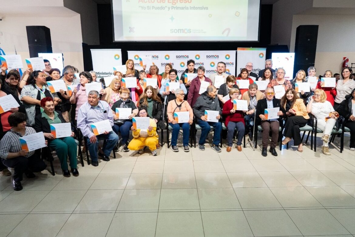 Gobierno Entregó Certificados A 111 Egresados Del Programa «Yo, Sí Puedo» Y «Primaria Intensiva» En Río Grande