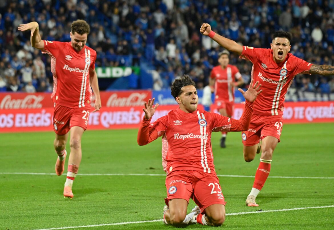 Argentinos Juniors Avanza con Autoridad en Liniers