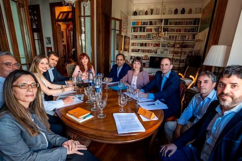 El Peronismo Debate su Futuro: Nace un Documento con Propuestas para un Nuevo Modelo Económico