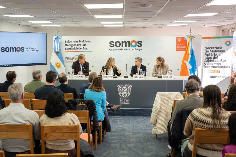 Se Presentó En Ushuaia El Libro “La Antártida Como Modelo Para La Paz Global”