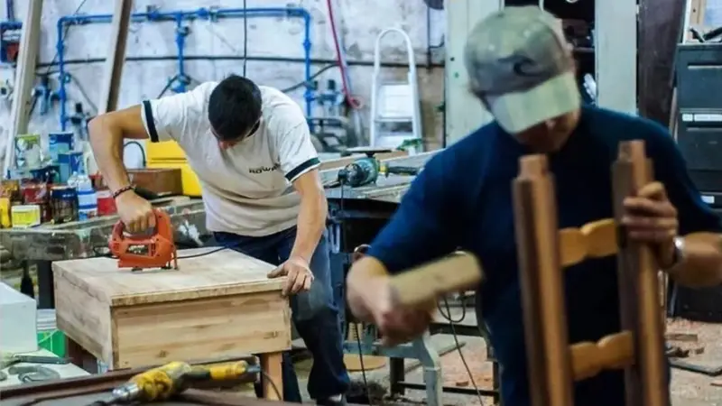 Un Crecimiento Sin Rostro: La Paradoja de una Economía que Avanza Mientras el Empleo Formal se Desmorona