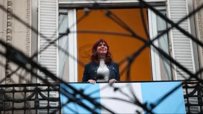 Cristina Kirchner fue intervenida quirúrgicamente por una apendicitis complicada